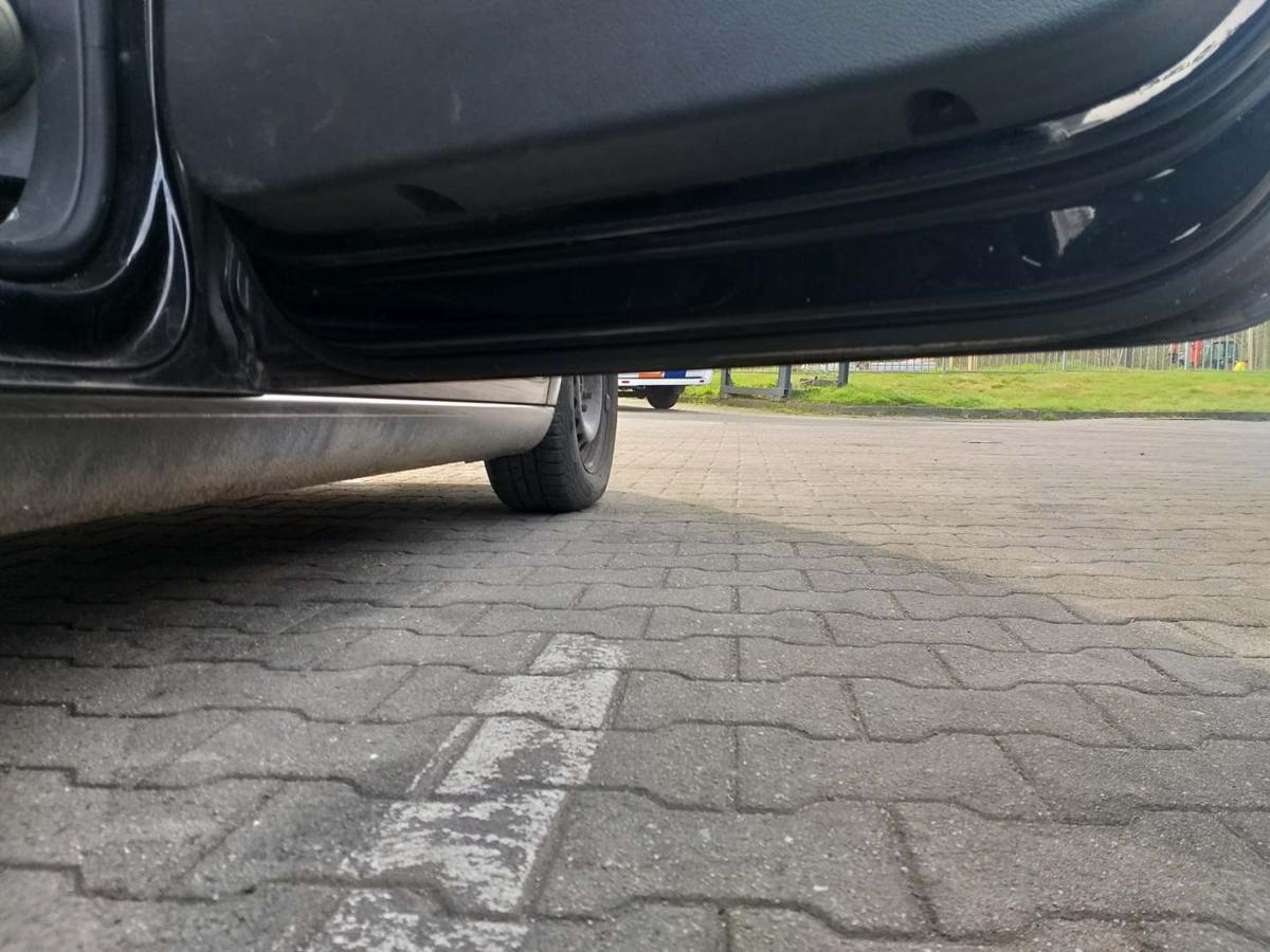 VW Touran 1T original T&uuml;r hinten rechts LC9X Deepblack Rohbau Bj.2008